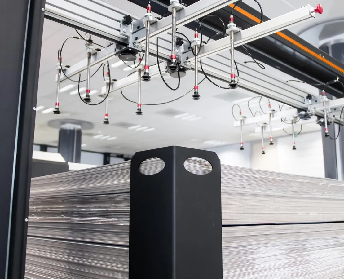 カッティングマシンKongsbergの給排紙オプションi-bf_i-mf